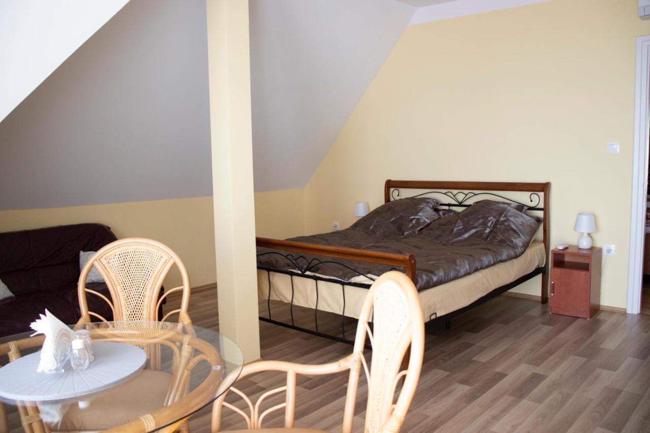 Gyoengyoem Apartman Balatonalmádi المظهر الخارجي الصورة