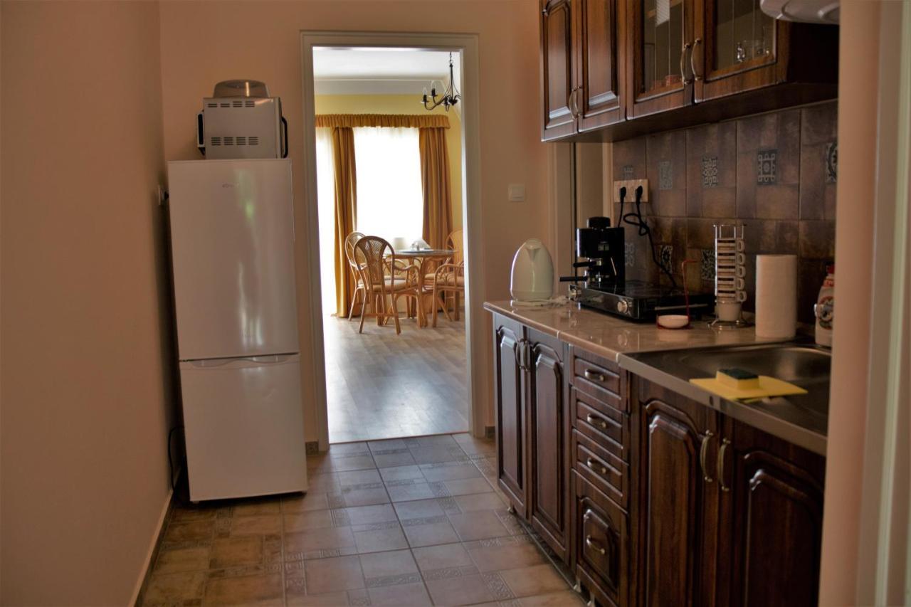 Gyoengyoem Apartman Balatonalmádi المظهر الخارجي الصورة