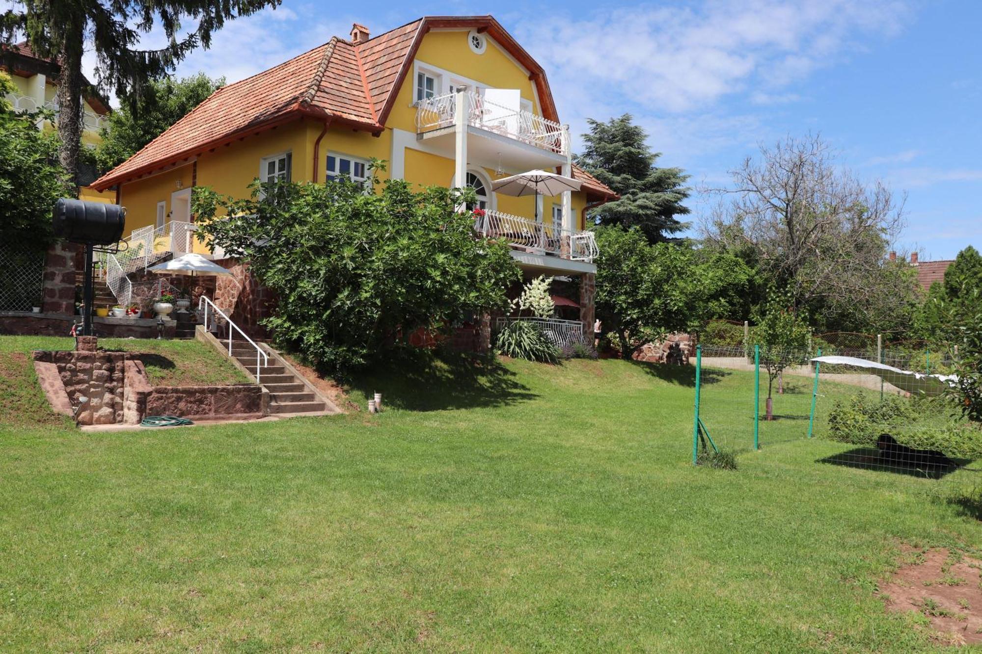 Gyoengyoem Apartman Balatonalmádi المظهر الخارجي الصورة