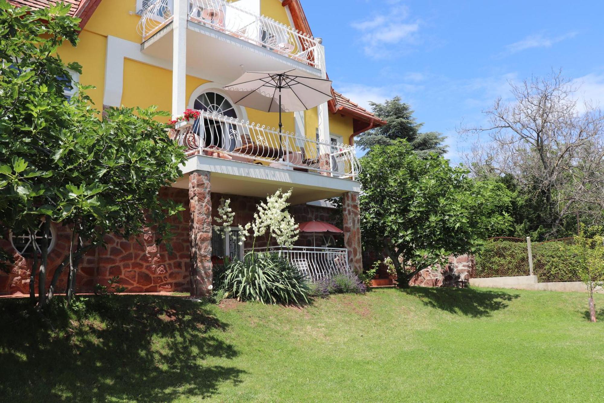 Gyoengyoem Apartman Balatonalmádi المظهر الخارجي الصورة